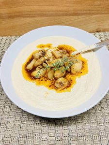 Tofu-Ricotta-Creme mit confiertem Knoblauch
