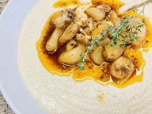 Tofu-Ricotta-Creme mit confiertem Knoblauch