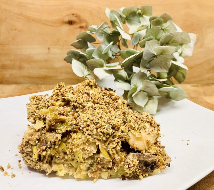 Smashed Potato-Tarte mit Lauch, Riesenbohnen und getrockneten Tomaten und Miso Crumble