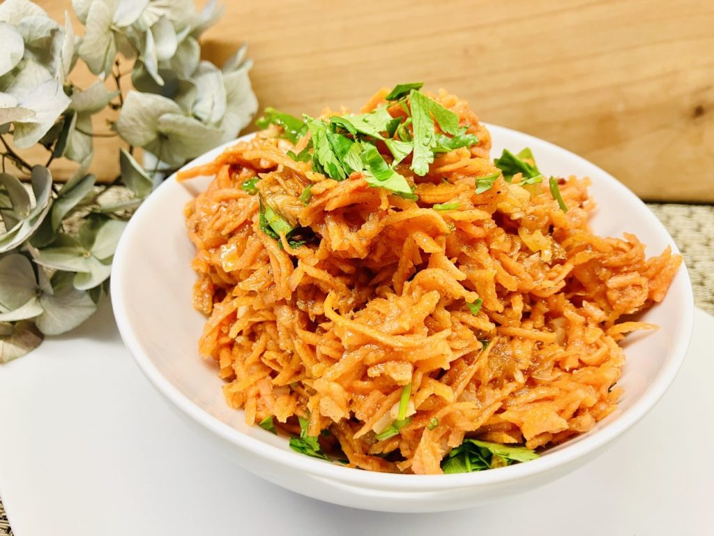 Koreanischer Karottensalat mit Gochugaru Chili Dressing