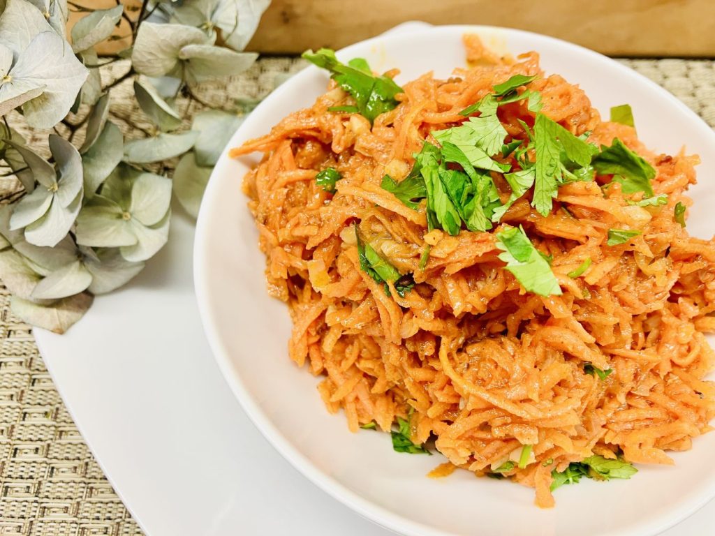 Koreanischer Karottensalat mit Gochugaru Chili Dressing