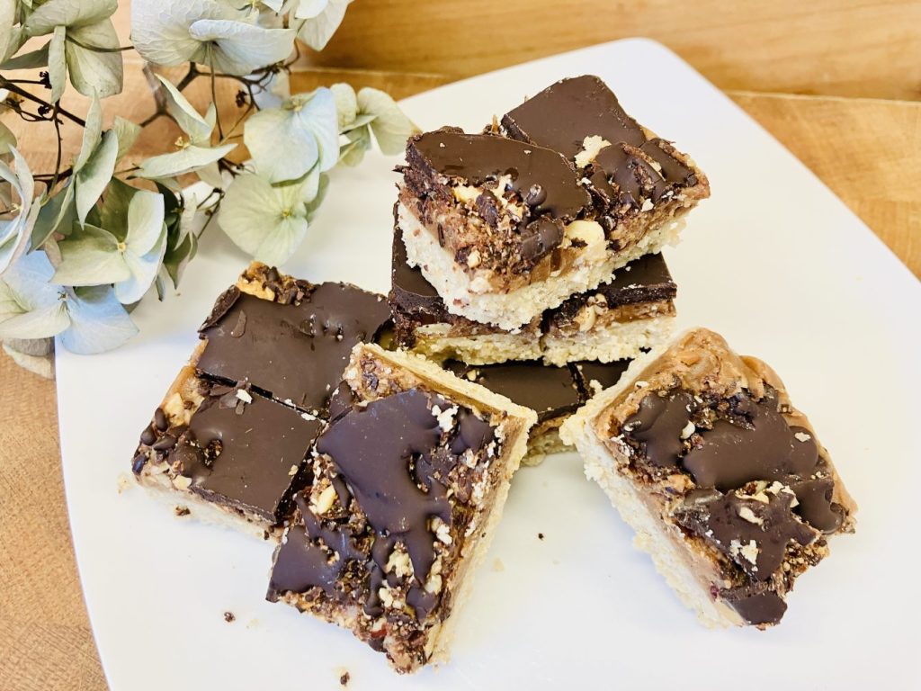 Selbstgemachte „Twix“ Riegel mit Mandelkaramell
