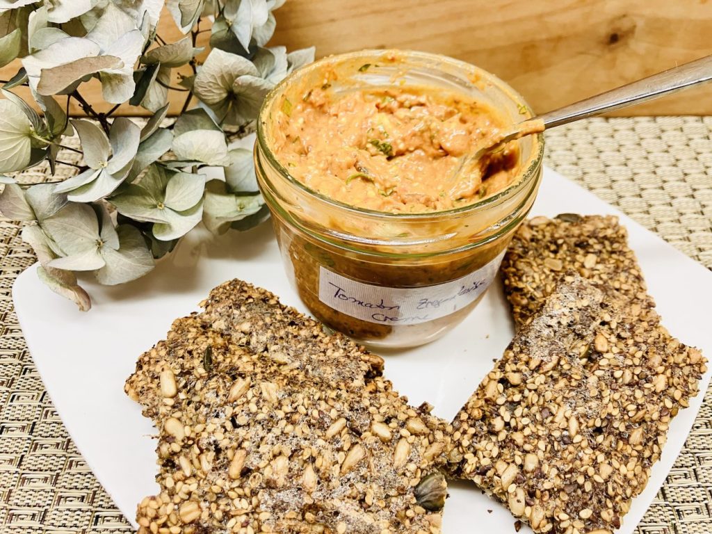 Karotten Dip mit Sonnenblumenkernen, Chili und Limetten