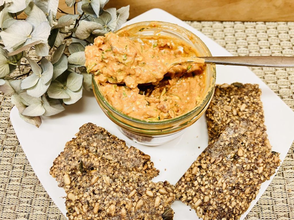 Karotten Dip mit Sonnenblumenkernen, Chili und Limetten