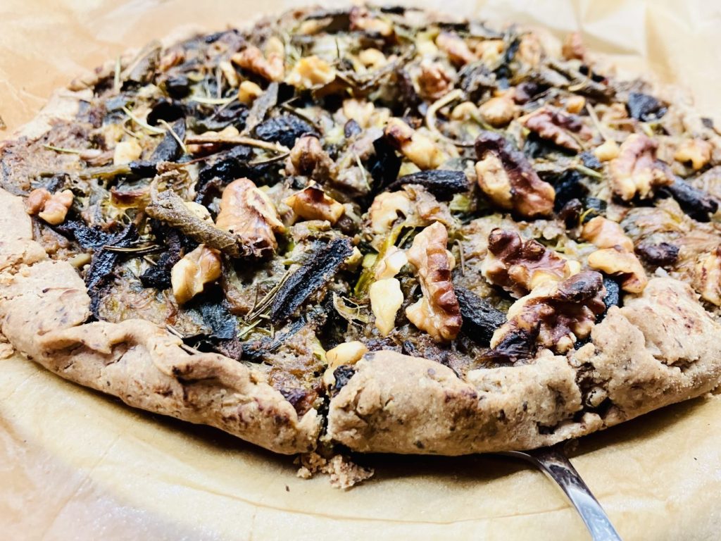 Buchweizen Galette mit karamellisiertem Lauch, Maronen und Aprikosen