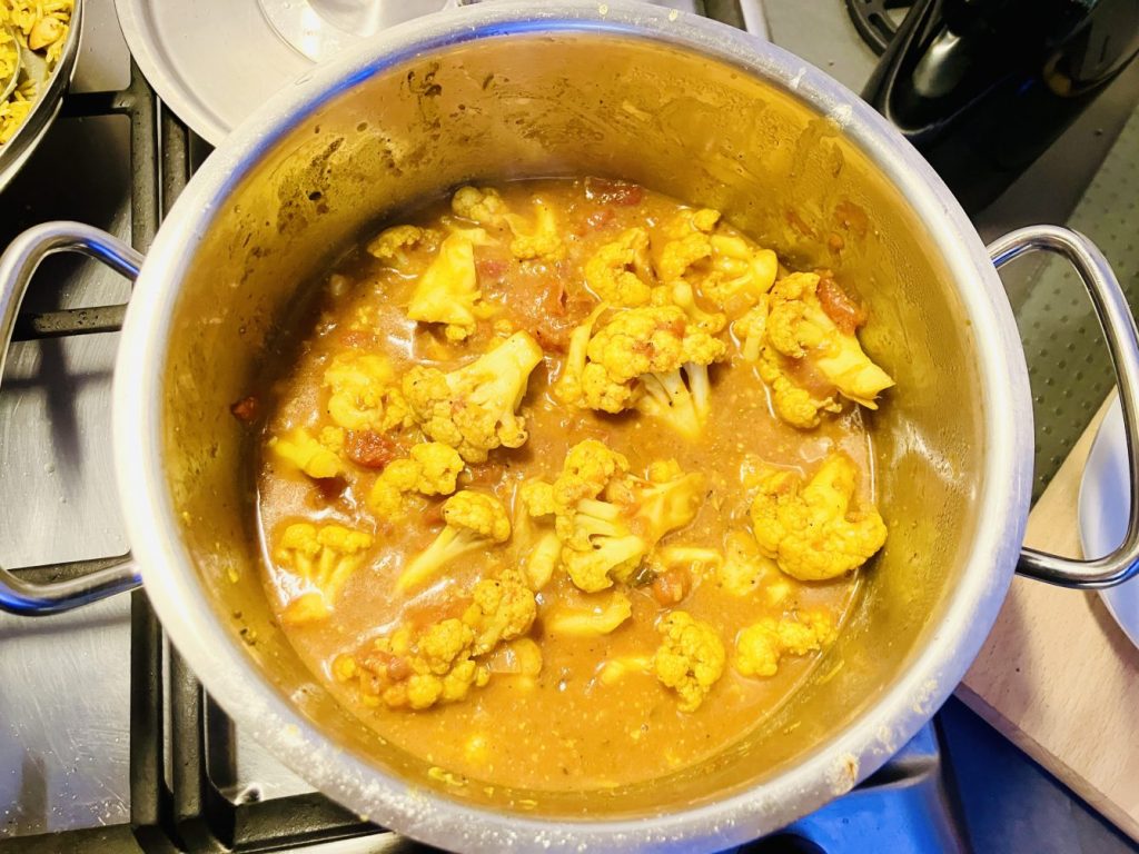 Marinierter Blumenkohl in veganer Buttersauce