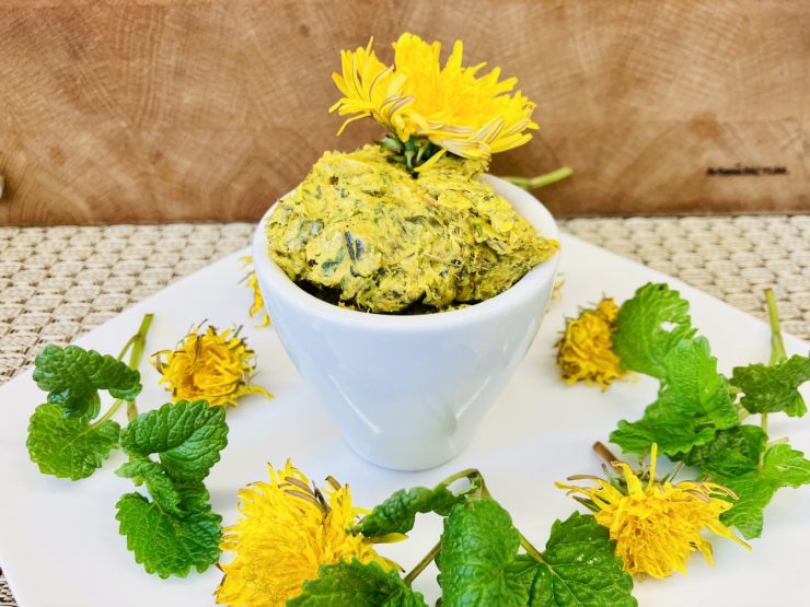 Wild Herb Butter with Dandelion, Lemon Balm & Mint – Spring Flavors in a Spread
