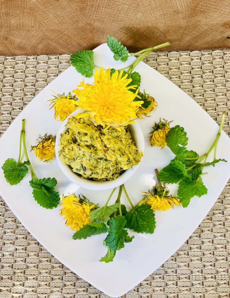 Löwenzahnblüten-Butter mit Zitronenmelisse und Minze