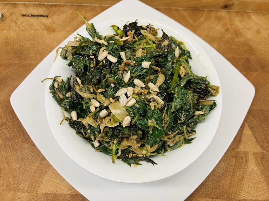 Brennnessel Bärlauch Spinat mit Löwenzahn