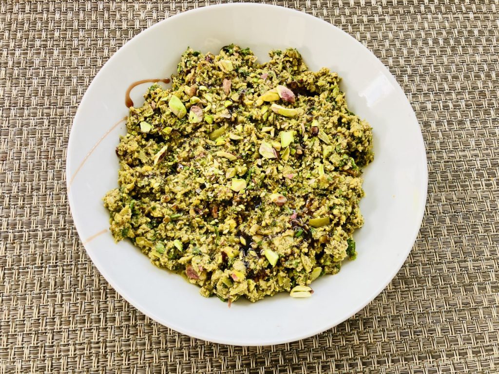 Oliven-Dip mit Pistazien und Za’atar Dukkah