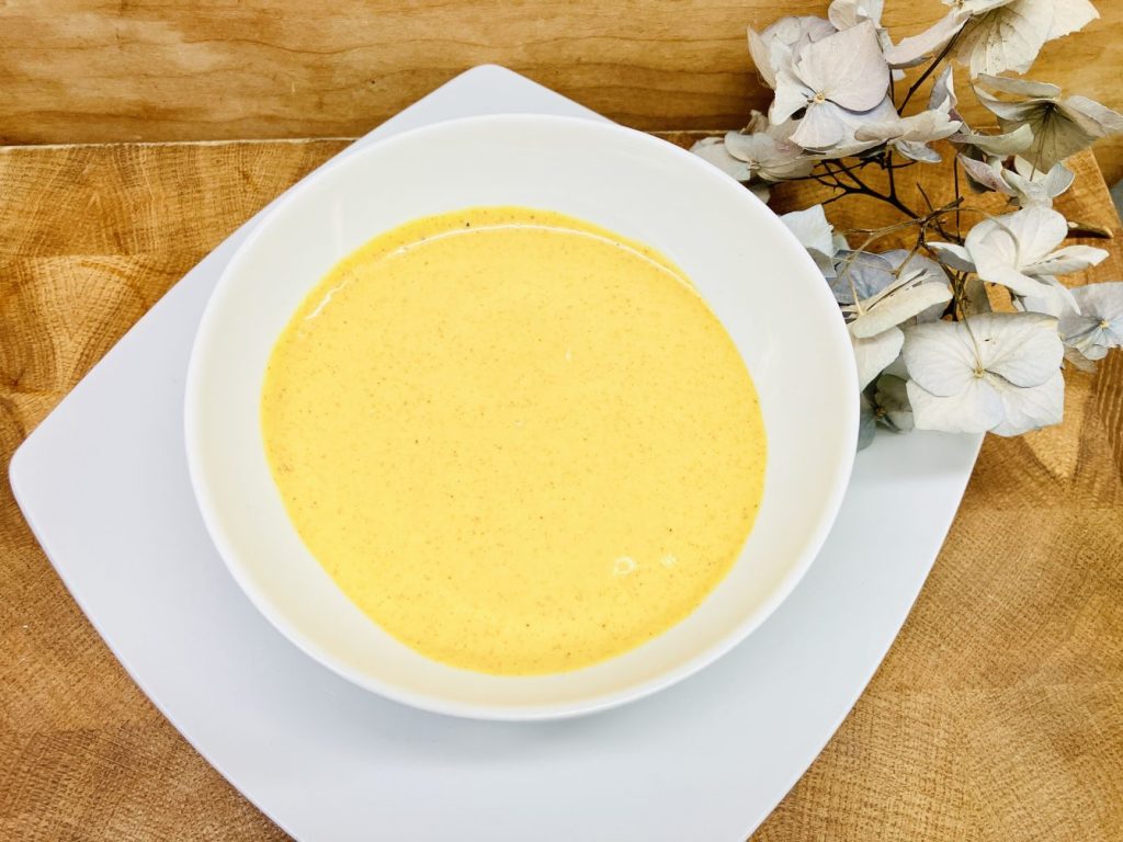 Unwiderstehliche Shawarma-Sauce – ist cremig, würzig, vegan und unwiderstehlich. Sie passt universal als Salatsauce, Würzsacuce, Grillsauce oder Mayonnaise.