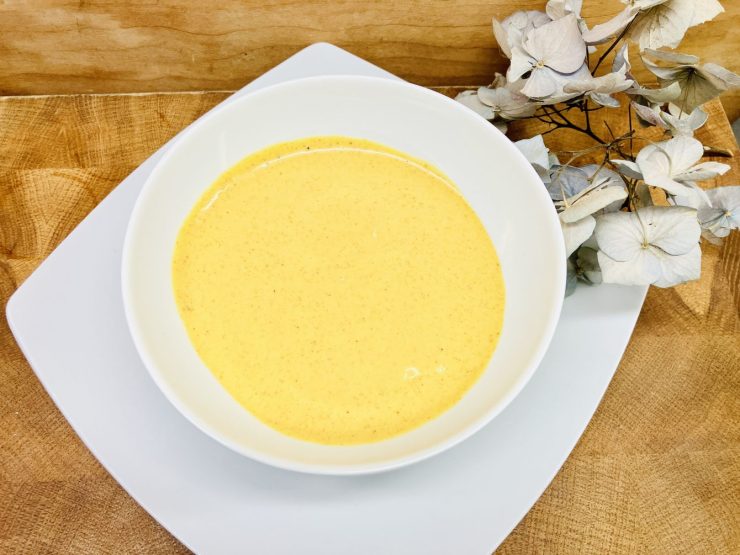 Unwiderstehliche Shawarma-Sauce – ist cremig, würzig, vegan und unwiderstehlich. Sie passt universal als Salatsauce, Würzsacuce, Grillsauce oder Mayonnaise.