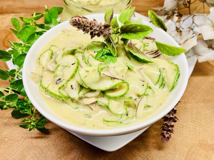 Gurkensalat mit Green Goddess Dressing