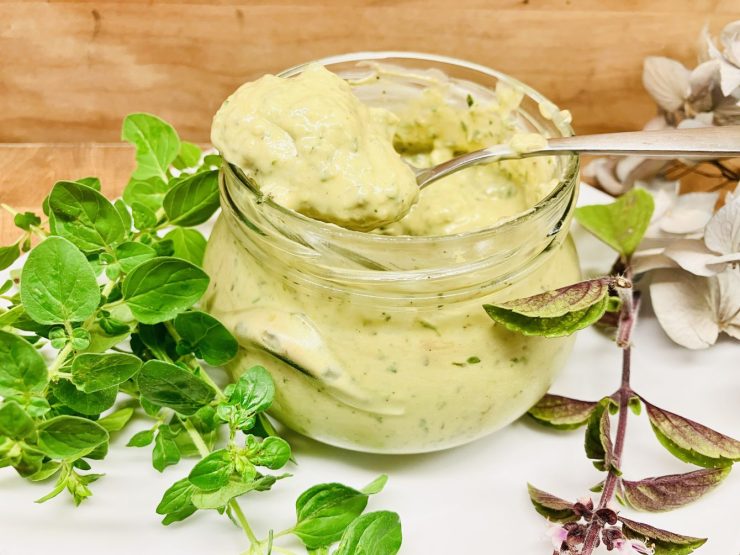 Cremiges Green Goddess Dressing