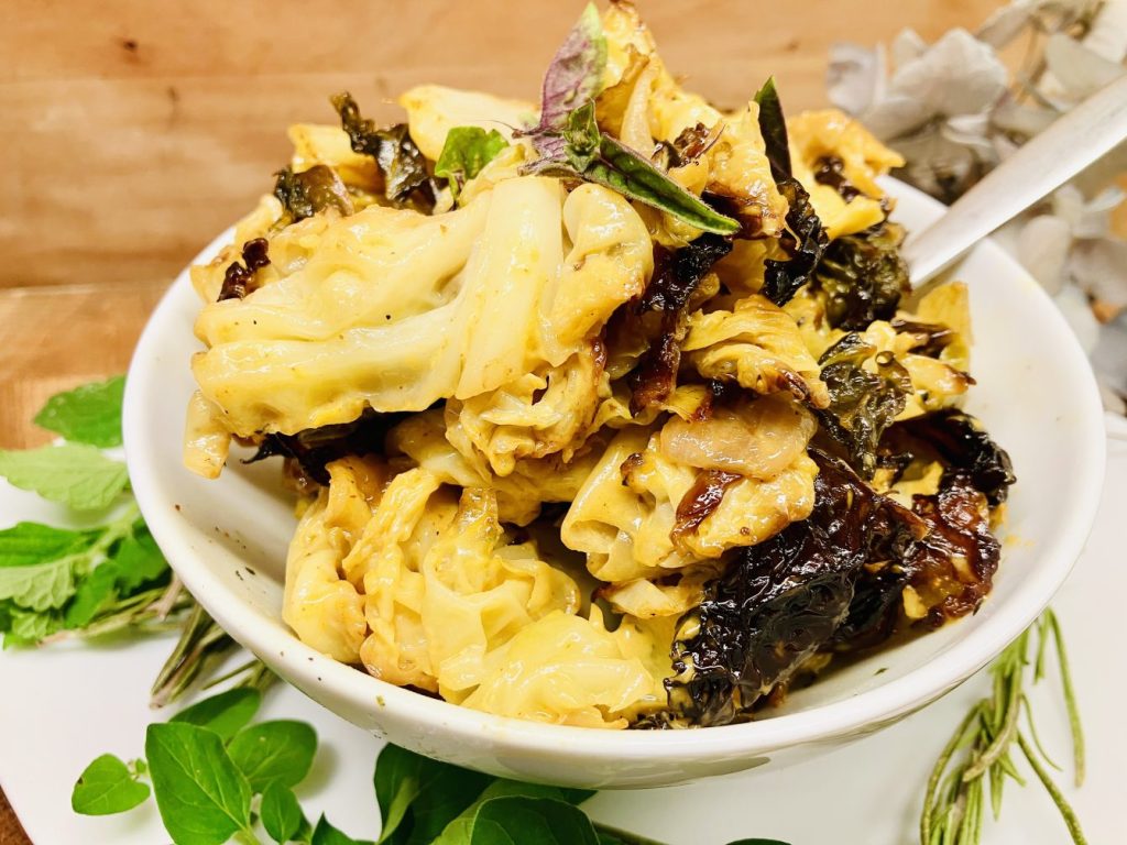 Gerösteter Wirsing mit Secret Shawarma Sauce