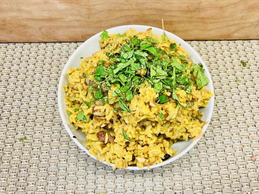 Marokkanischer Safran-Reis-Pilaw mit Aprikosen und Mandeln