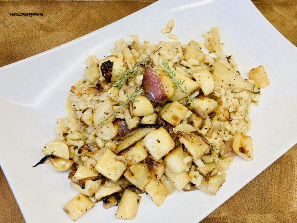 Cremiges Schwarzwurzel Risotto mit karamellisierten Schwarzwurzeln und Zwiebeln