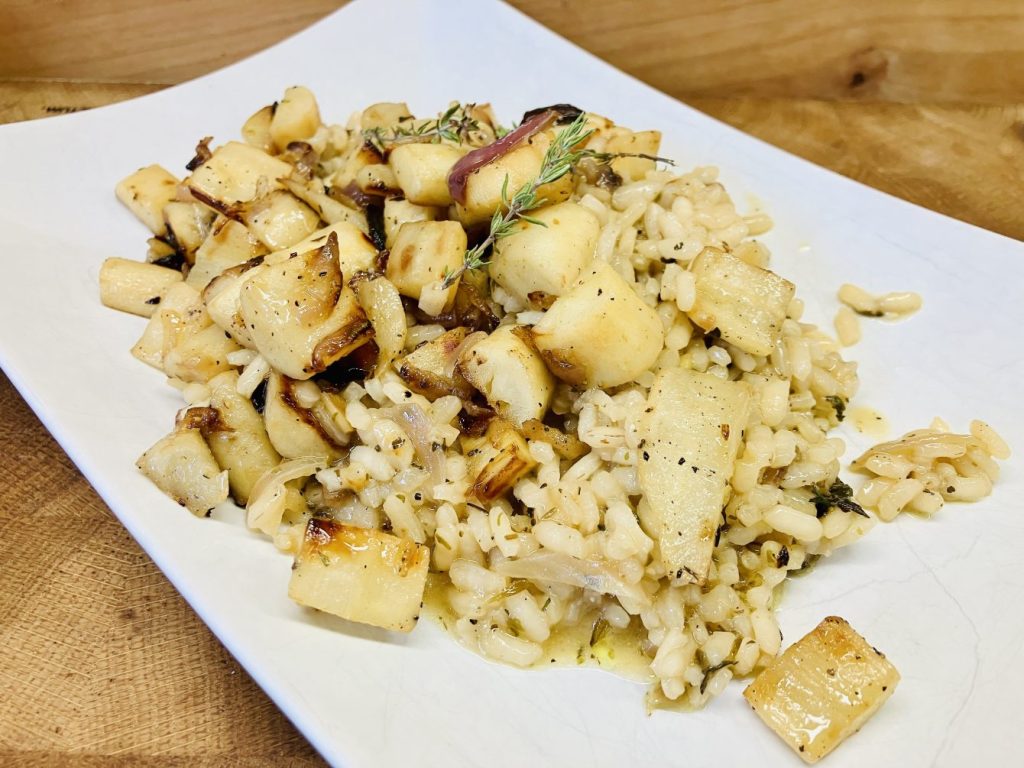 Schwarzwurzel Risotto mit karamellisierten Schwarzwurzeln und Zwiebeln