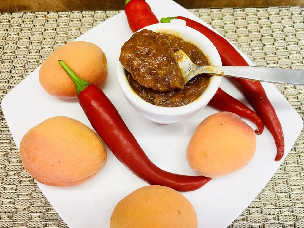 Scharf-würzige Aprikosen-Dattel Sauce