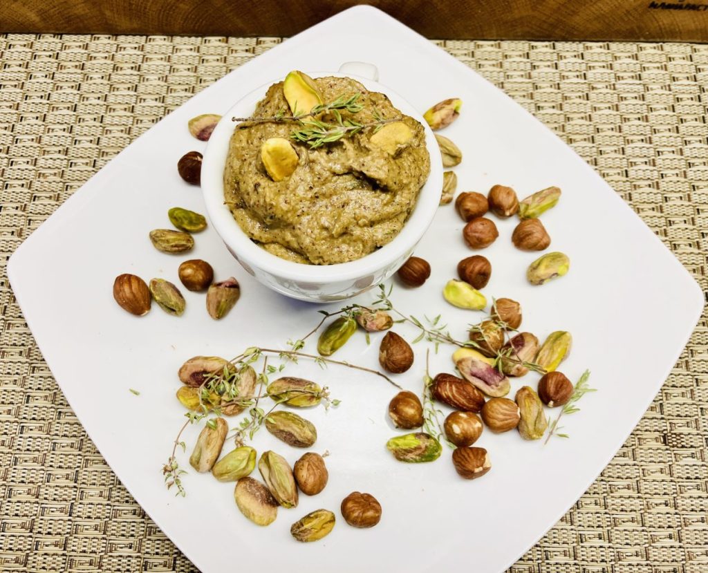 pflanzliche Champignon-Pistazien-Haselnuss Creme