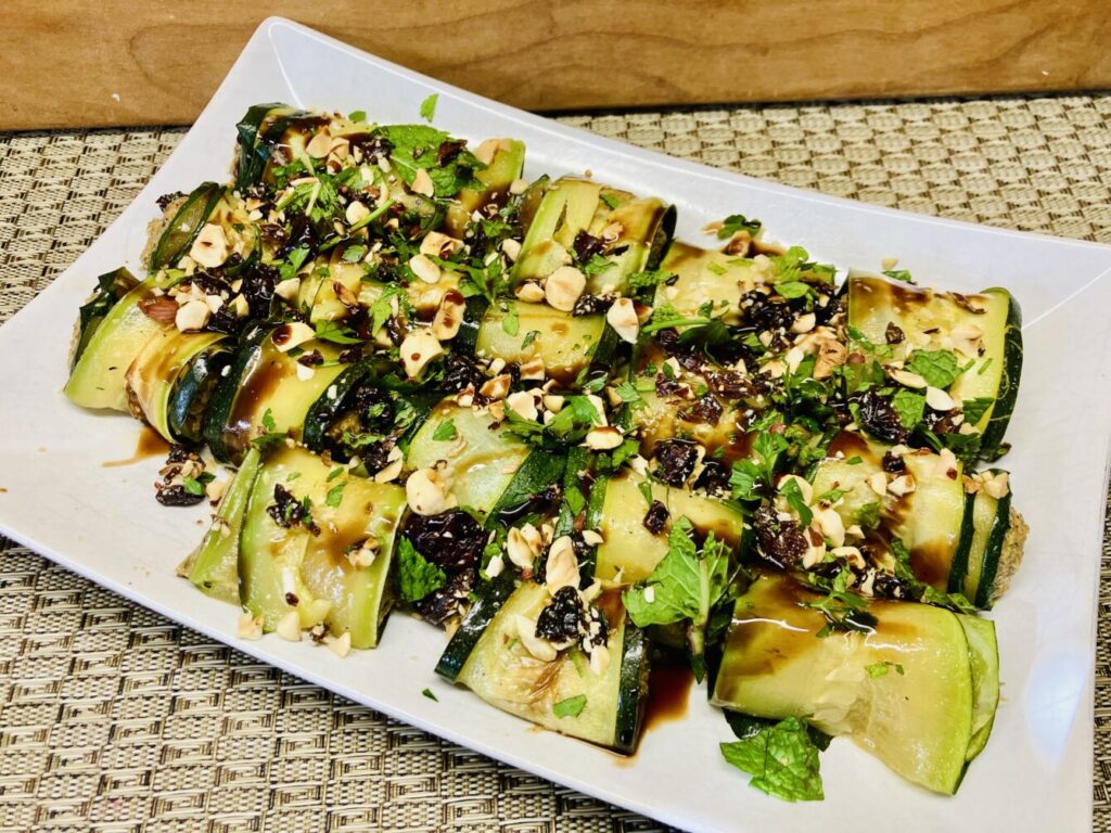 Gefüllte Zucchini Röllchen mit Champignon-Haselnuss-Pistazien Creme