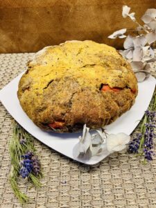 Rustikales Kürbisbrot mit gerösteten Kürbisstücken. Rustic Gluten-Free Pumpkin Bread with Roasted Pumpkin Chunks