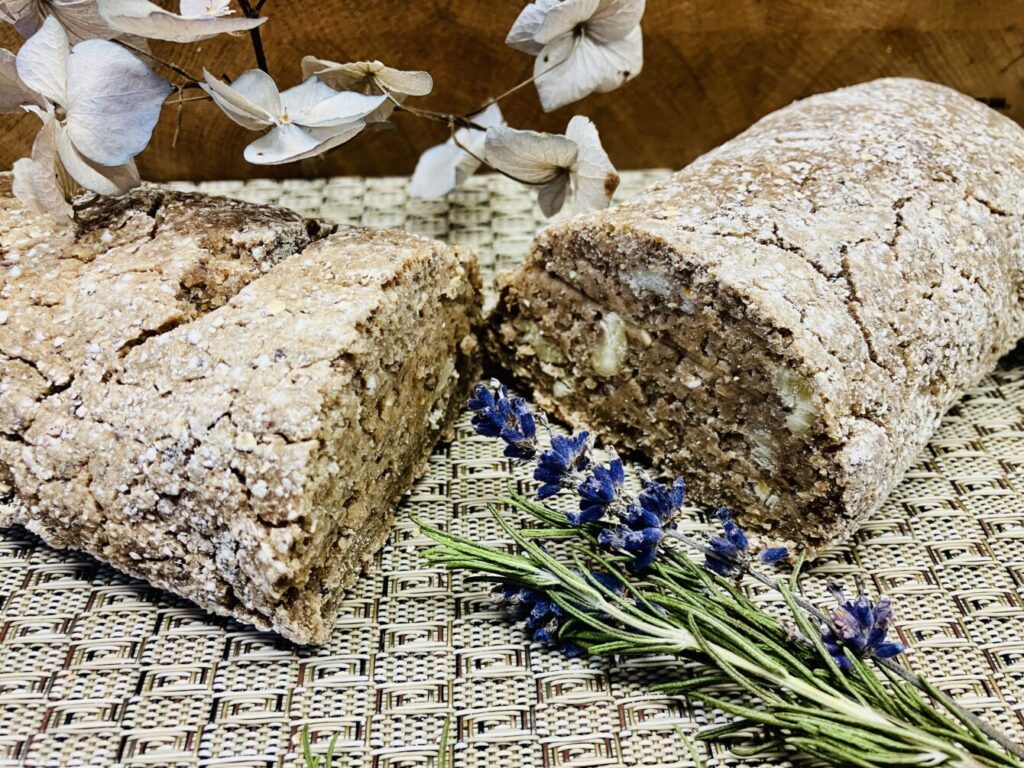 Rezept Glutenfreies Kastanien-Haferbrot: Saftig, würzig & voll im Geschmack. Gluten-Free Chestnut Oat Bread