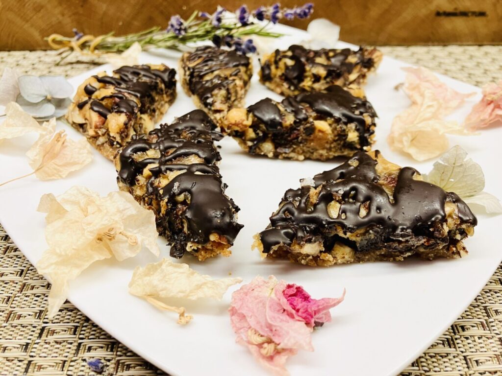 Haselnuss Nougat Karamell Nussecken ohne Backen 🍫🌰 --- 🇬🇧 Hazelnut Nougat Caramel Nut Bars - No-Bake