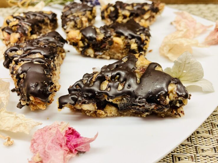 Haselnuss Nougat Karamell Nussecken ohne Backen 🍫🌰 --- 🇬🇧 Hazelnut Nougat Caramel Nut Bars - No-Bake