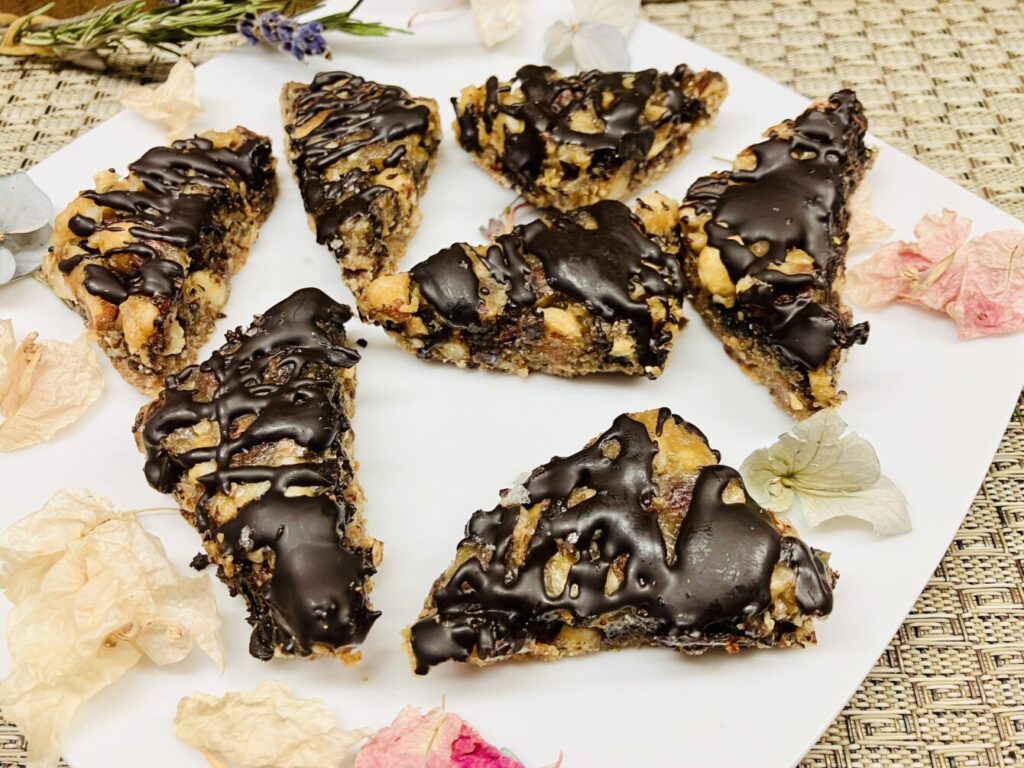 Haselnuss Nougat Karamell Nussecken ohne Backen 🍫🌰 --- 🇬🇧 Hazelnut Nougat Caramel Nut Bars - No-Bake