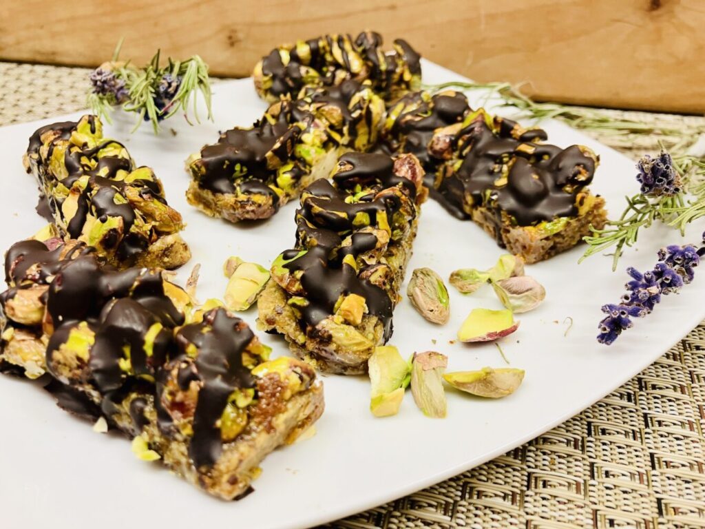 Pistazien-Honig-Riegel mit Tonka-Schokolade 🍯🌰✨ --- 🇬🇧 Pistachio Honey Bars with Tonka Chocolate