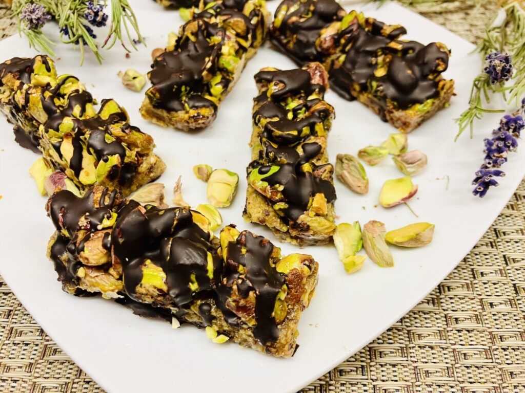 Pistazien-Honig-Riegel mit Tonka-Schokolade 🍯🌰✨ --- 🇬🇧 Pistachio Honey Bars with Tonka Chocolate