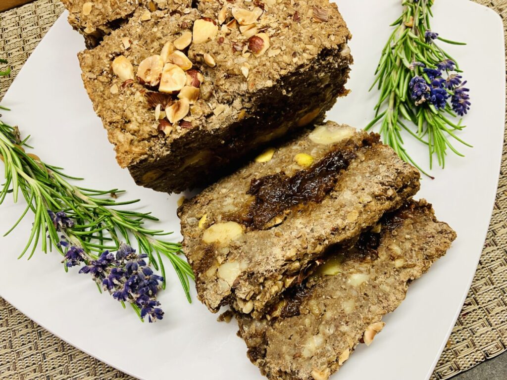 Linsen Terrine mit Kastanien, Pflaumen & Pistazien 🌰🍇🥄
---
🇬🇧 Lentil Terrine with Chestnuts, Plums & Pistachios