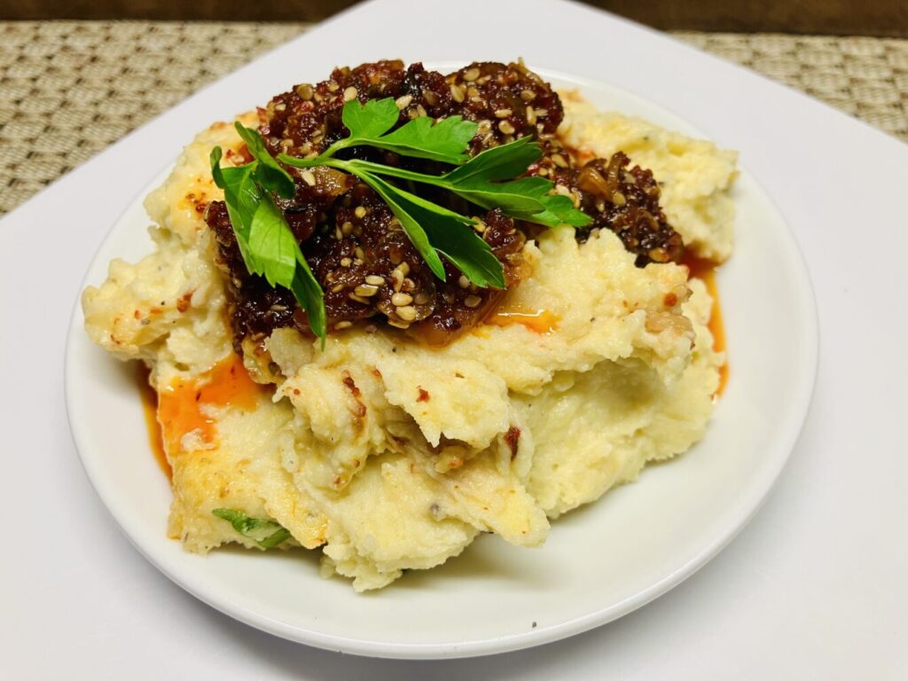 Skordalia - Griechischer Kartoffel Knoblauch Dip mit Chili-Öl