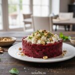Rote-Bete-Tartar mit Za’atar und Haselnuss-Minze-Feta-Topping