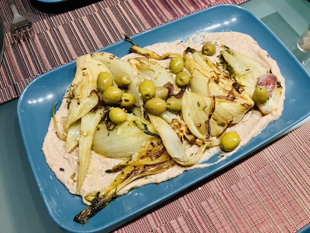 Karamellisierter Fenchel mit Oliven und cremigem Cannellini-Zwiebel-Püree 🌿🍋
🇬🇧 Caramelized Fennel with Olives on Creamy Cannellini Onion Puree 