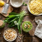 Cremiges Bärlauch-Pesto mit Cashews & Kokos