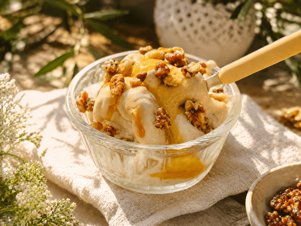 Salted Caramel Nice Cream – Das cremigste Bananeneis mit mit natürlichem Salz-Karamell-Aroma